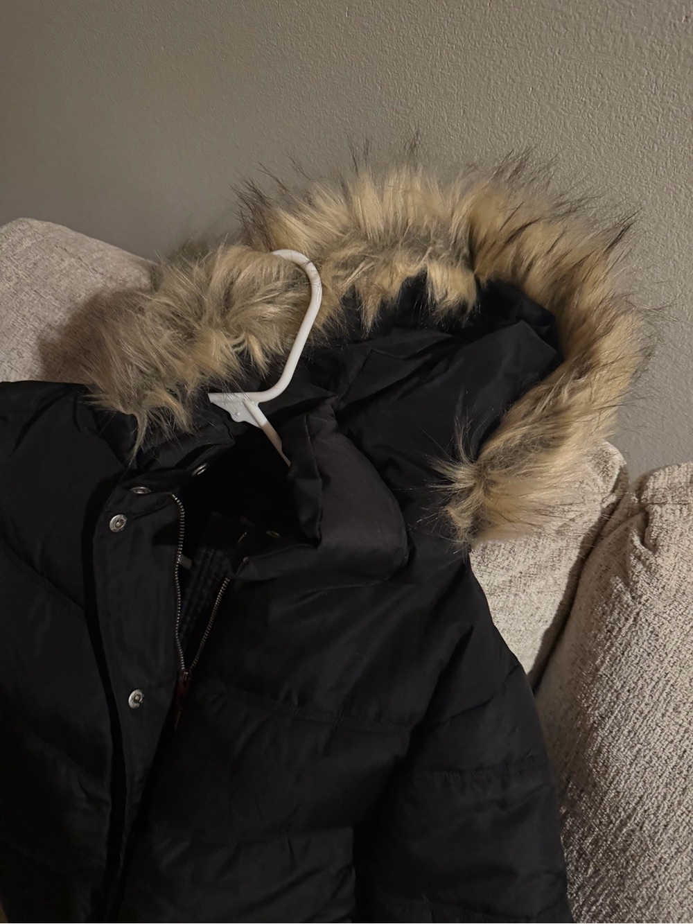 Black puffer jacket with fur lining - Picture 2 of 4